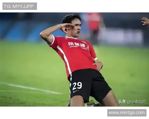 新秀球星崭露头角 足球赛场新生力量崛起的时代探索