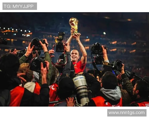 足球传奇告别舞台 退役球星的经典歌曲与心声回响