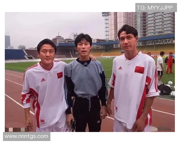 中国足球传奇球星区楚良:从守门员到足球名宿的辉煌历程 中国足球传奇球星区楚良:从守门员到足球名宿的辉煌历程