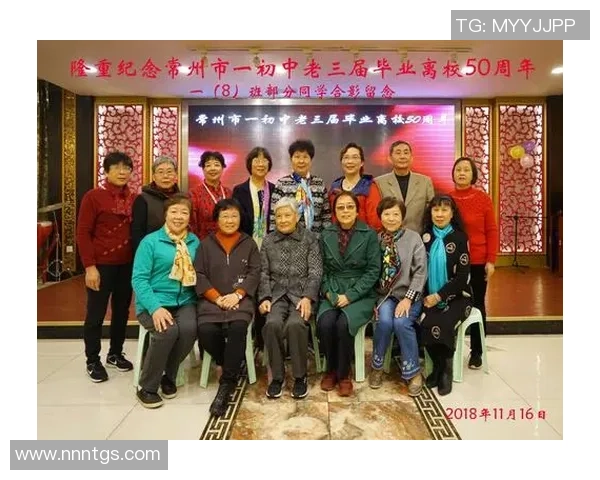 老年足球传奇星光璀璨 同窗再聚忆青春岁月